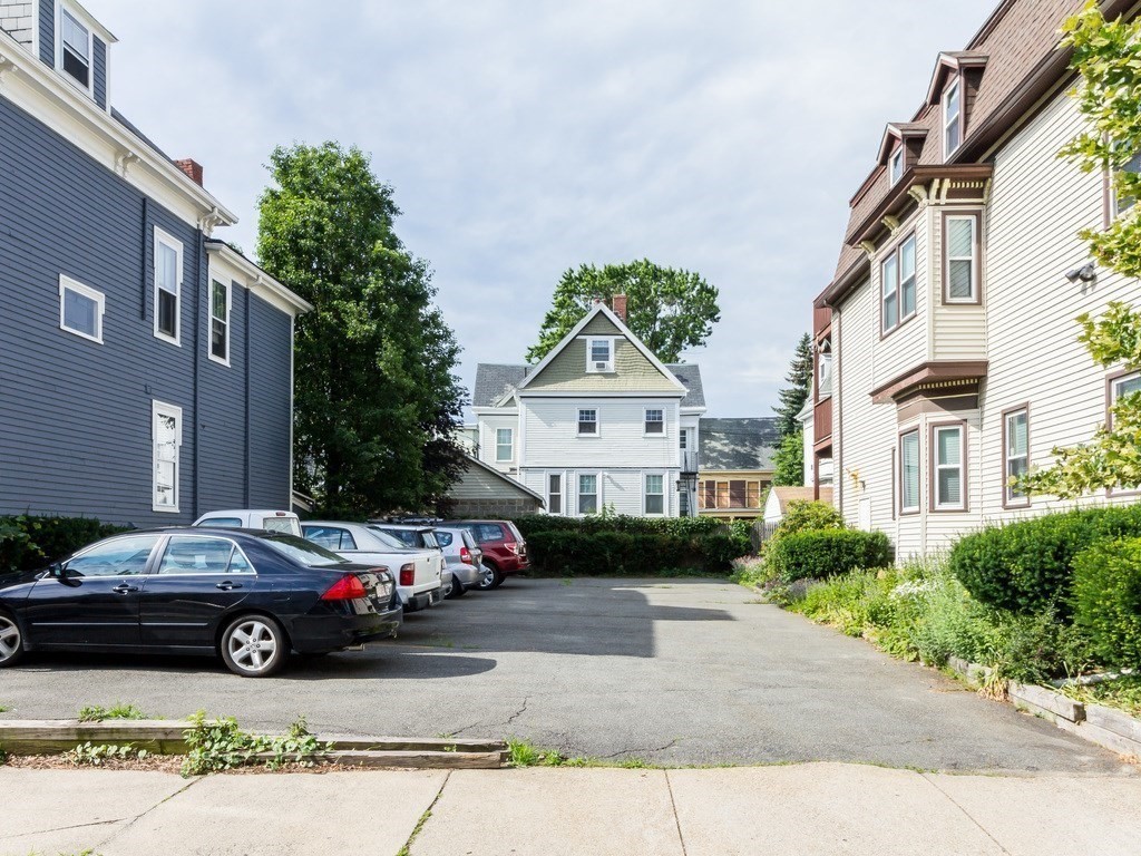 14 Arlington St # 3