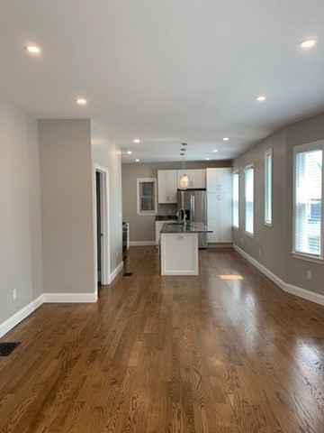 5 1/2 Edward St # 2