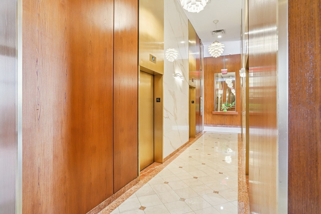 65 E India Row Unit: PHE