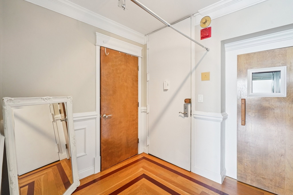 65 E India Row Unit: PHE