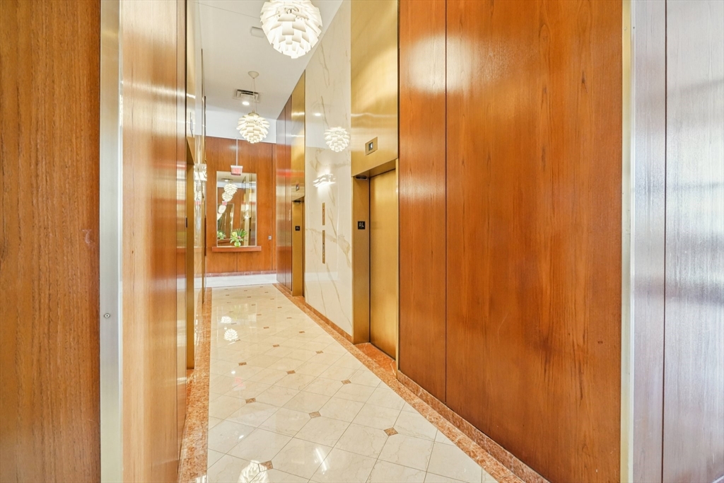 65 E India Row Unit: PHE