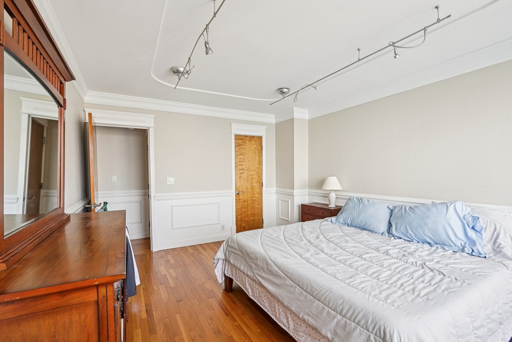 65 E India Row Unit: PHE