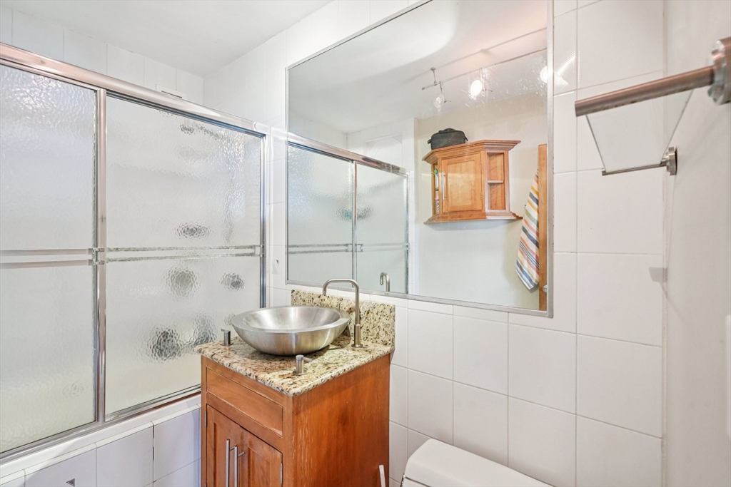 65 E India Row Unit: PHE