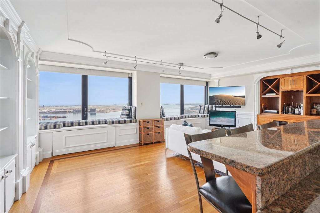 65 E India Row Unit: PHE