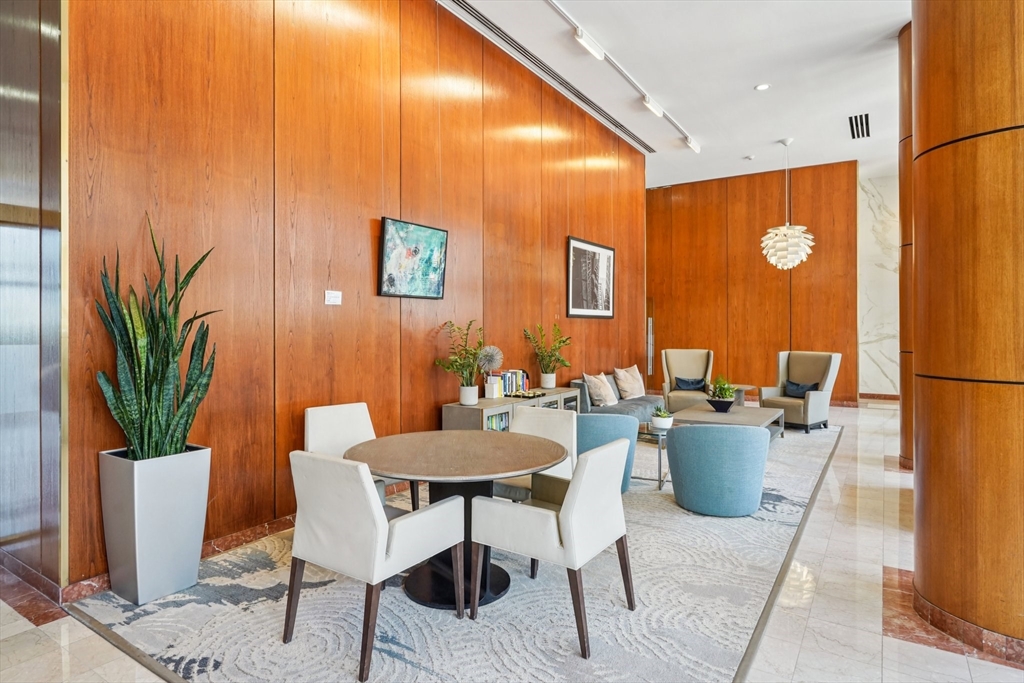 65 E India Row Unit: PHE