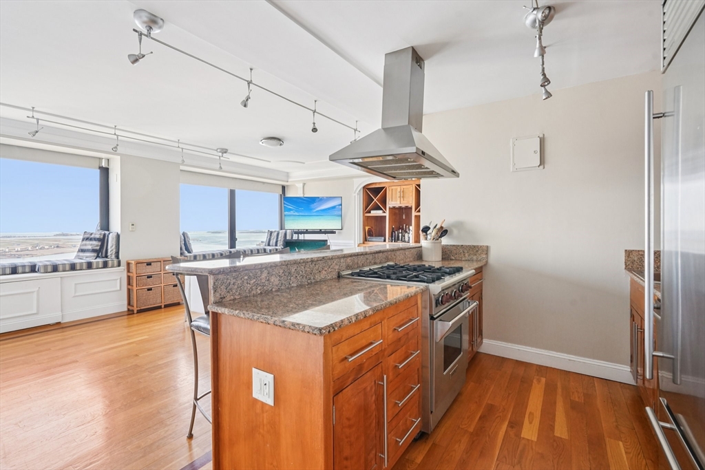 65 E India Row Unit: PHE