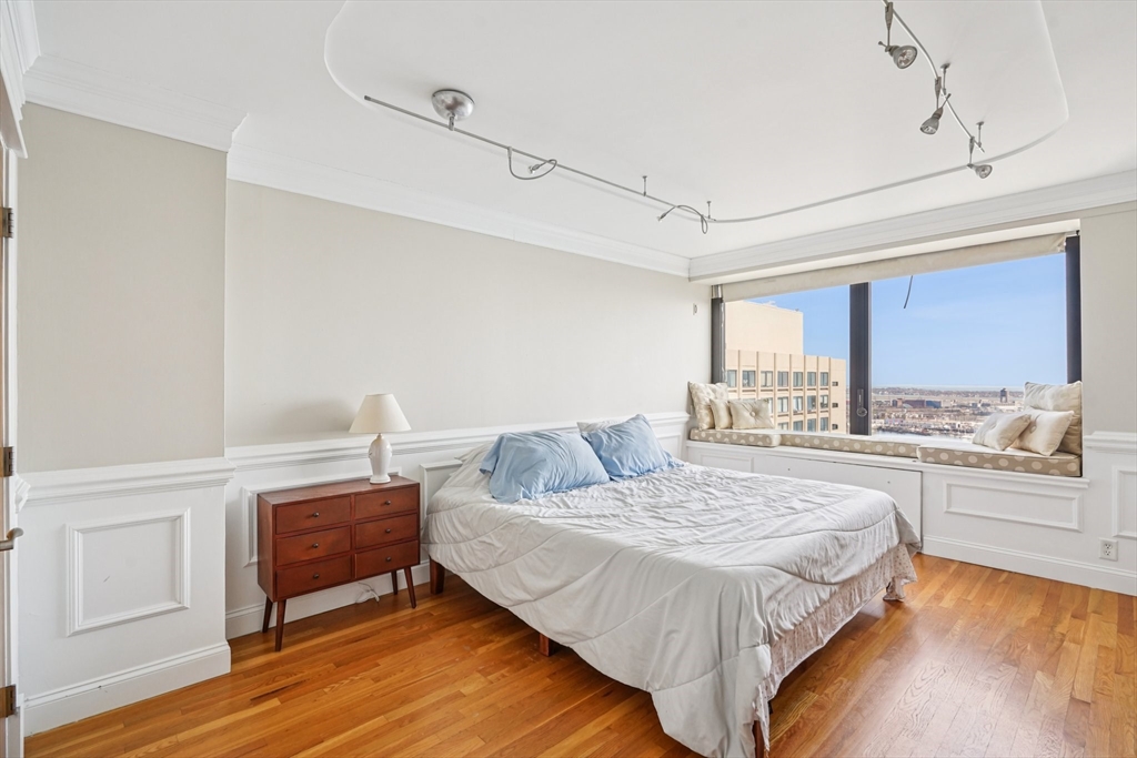 65 E India Row Unit: PHE