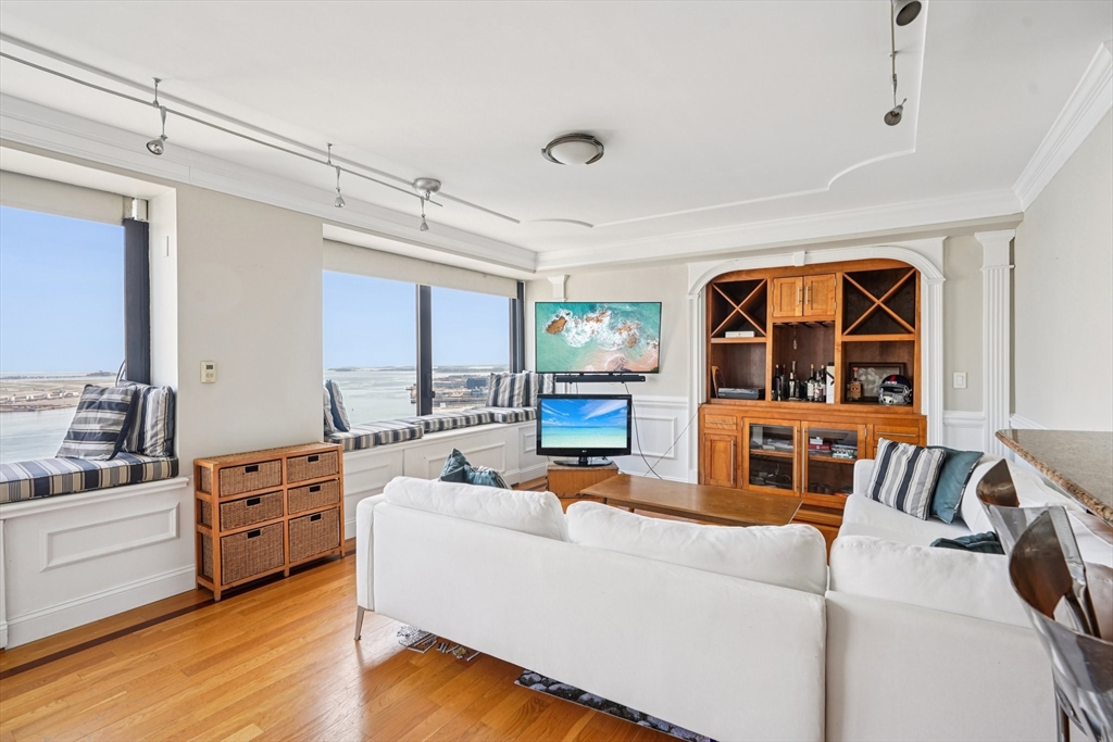 65 E India Row Unit: PHE