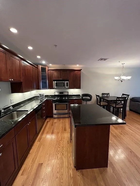 87 Franklin # 203
