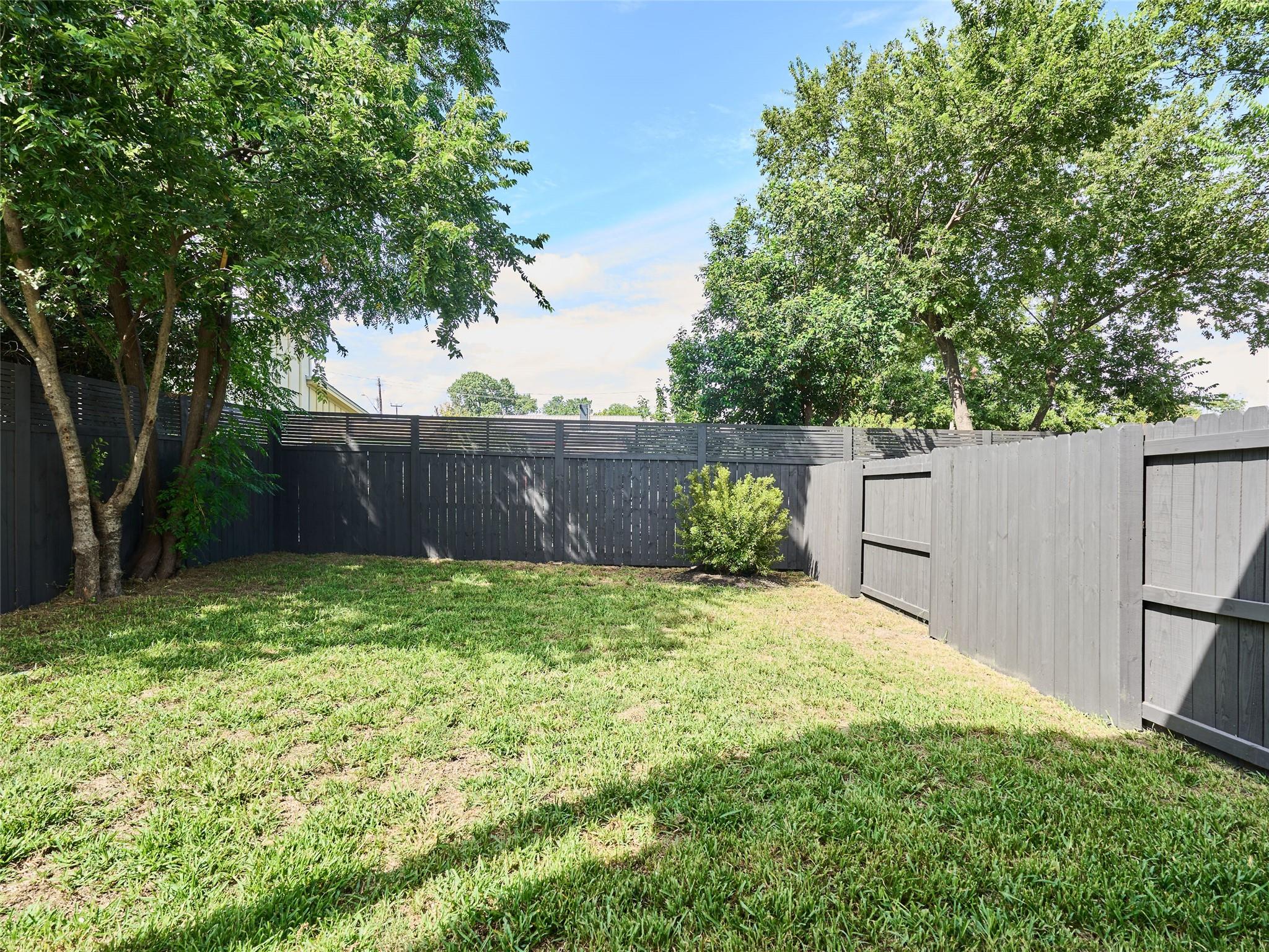412 Hackberry LN # 1