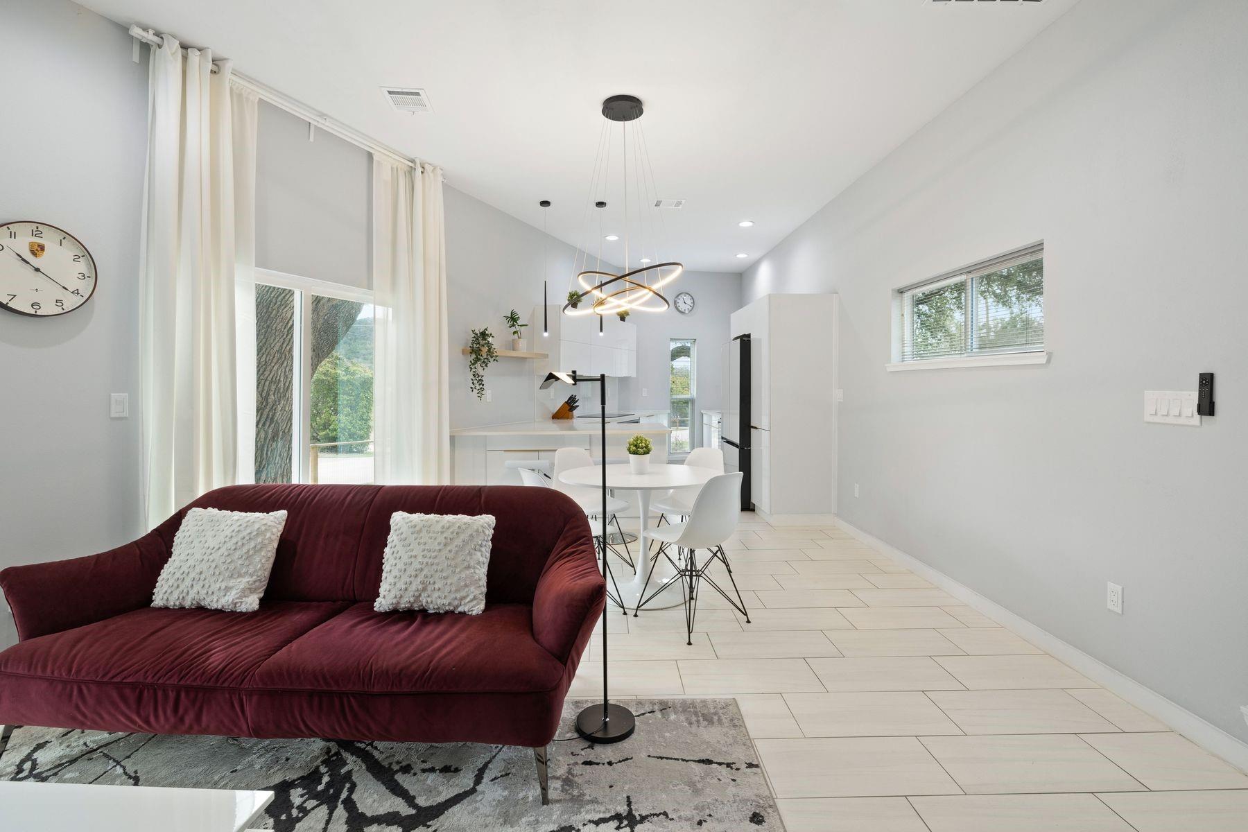 10901 Travis DR