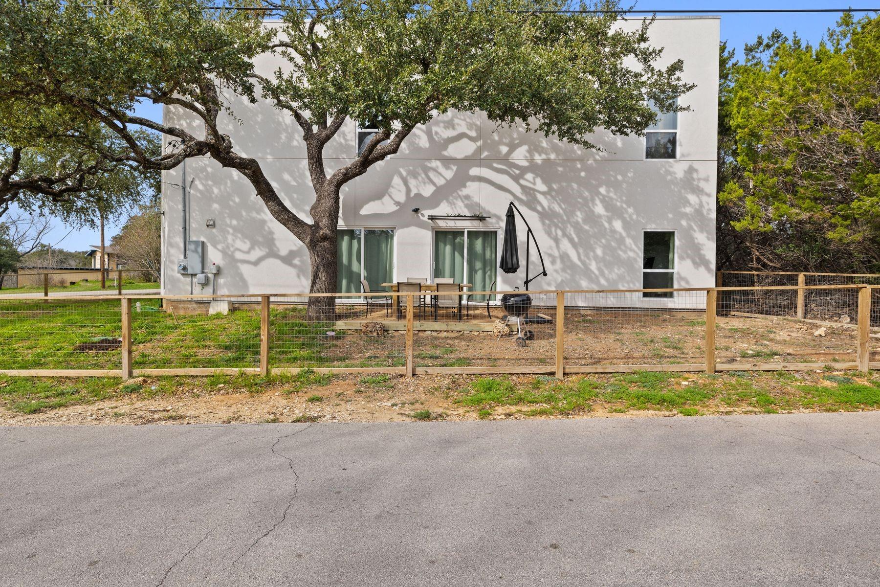 10901 Travis DR