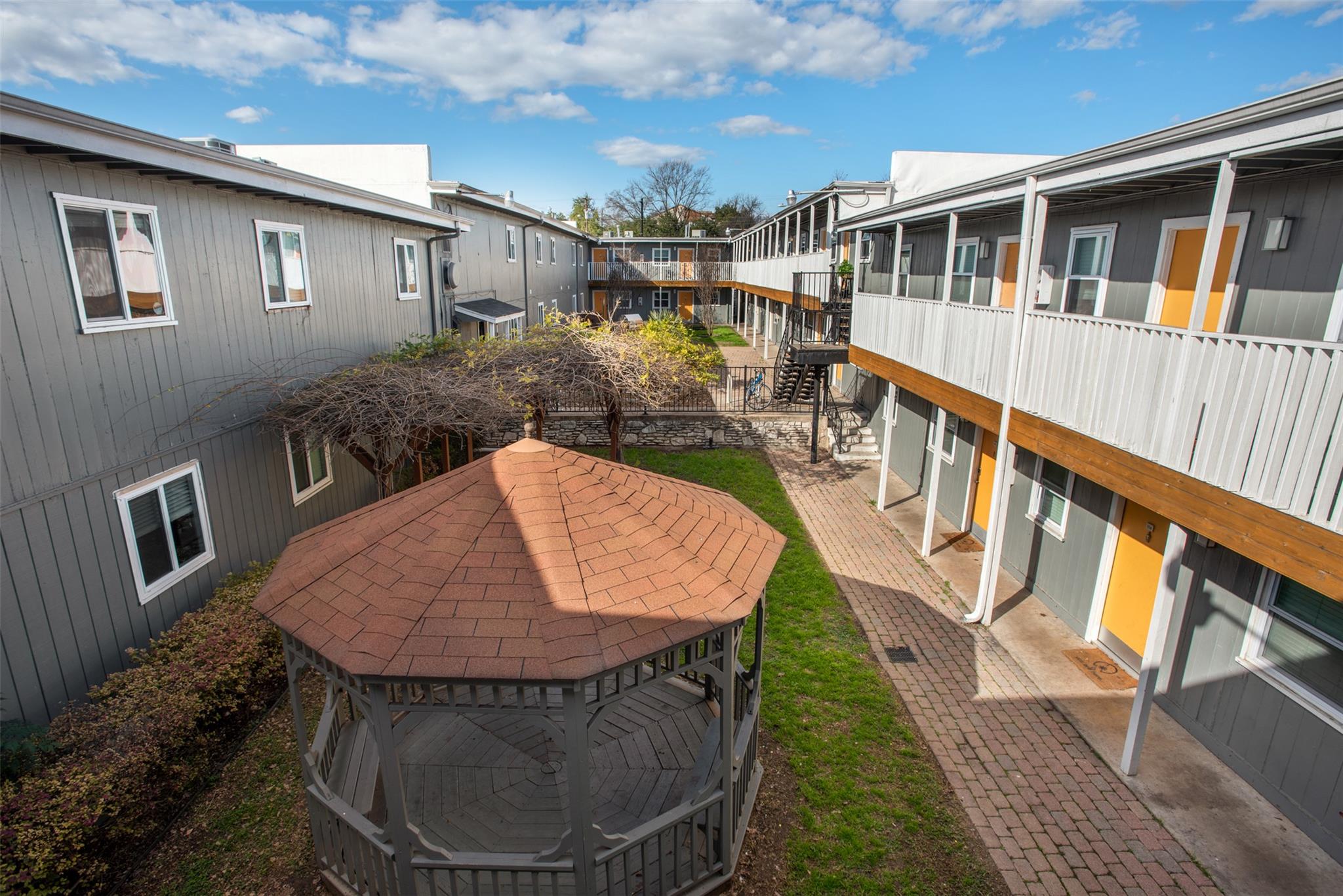 2401 Manor RD # 209