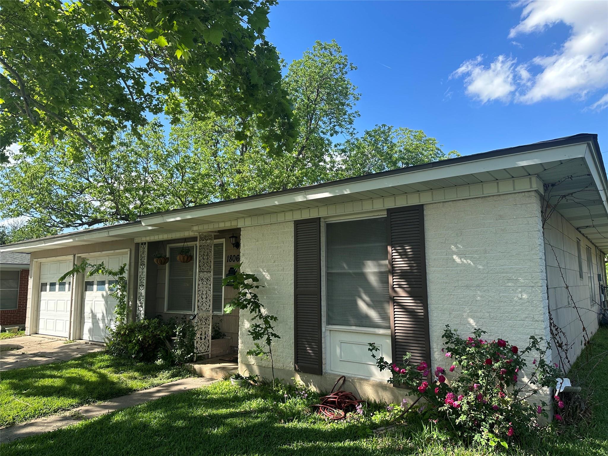 1806 Barbara ST