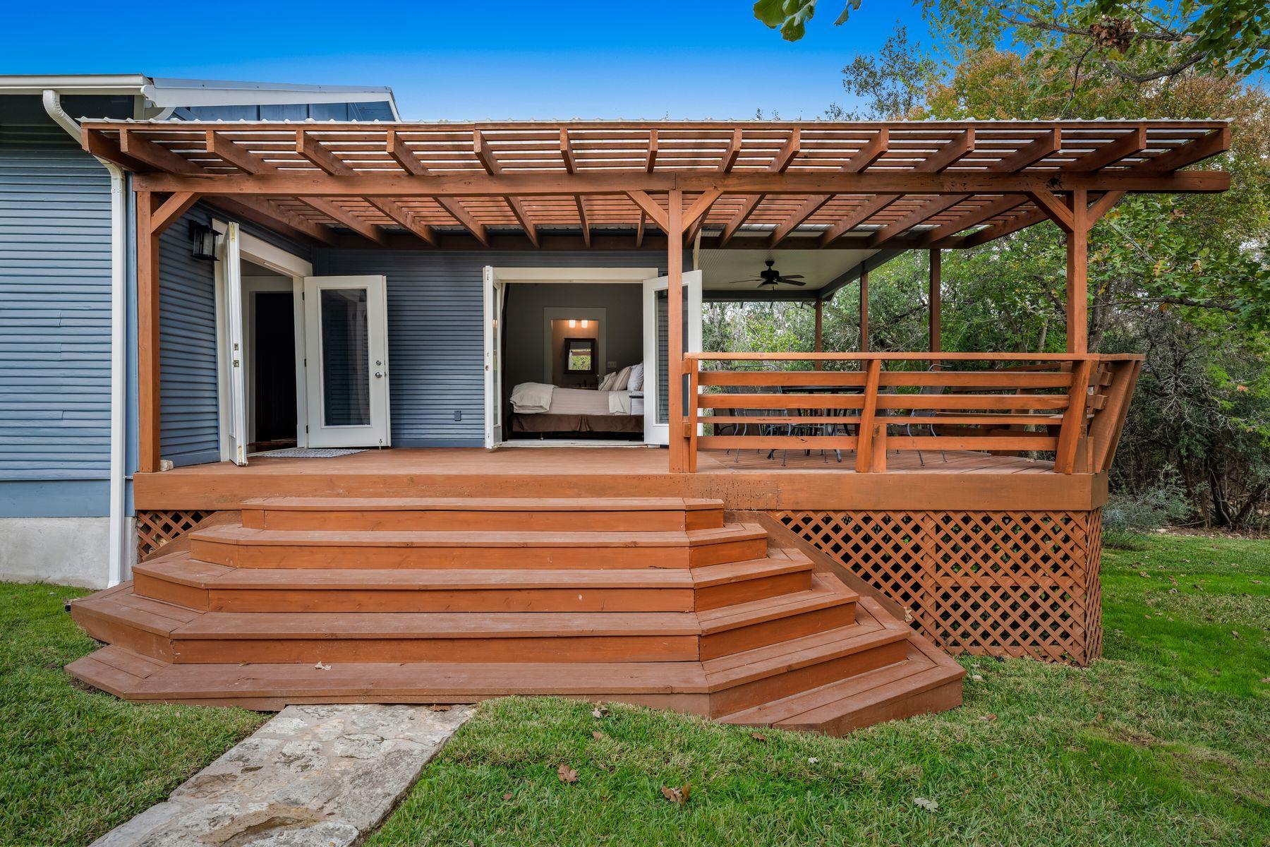 2703 De Soto DR