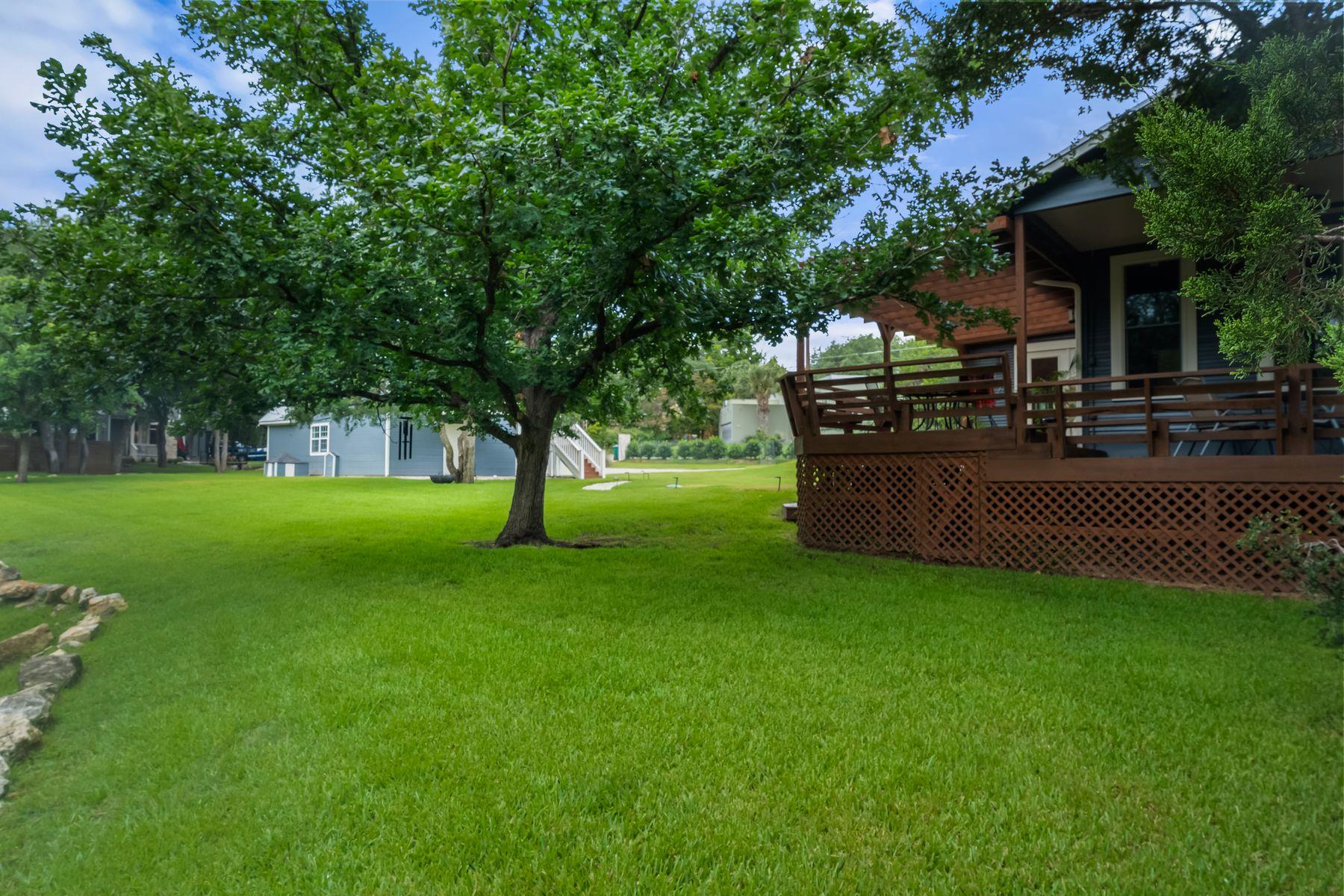 2703 De Soto DR