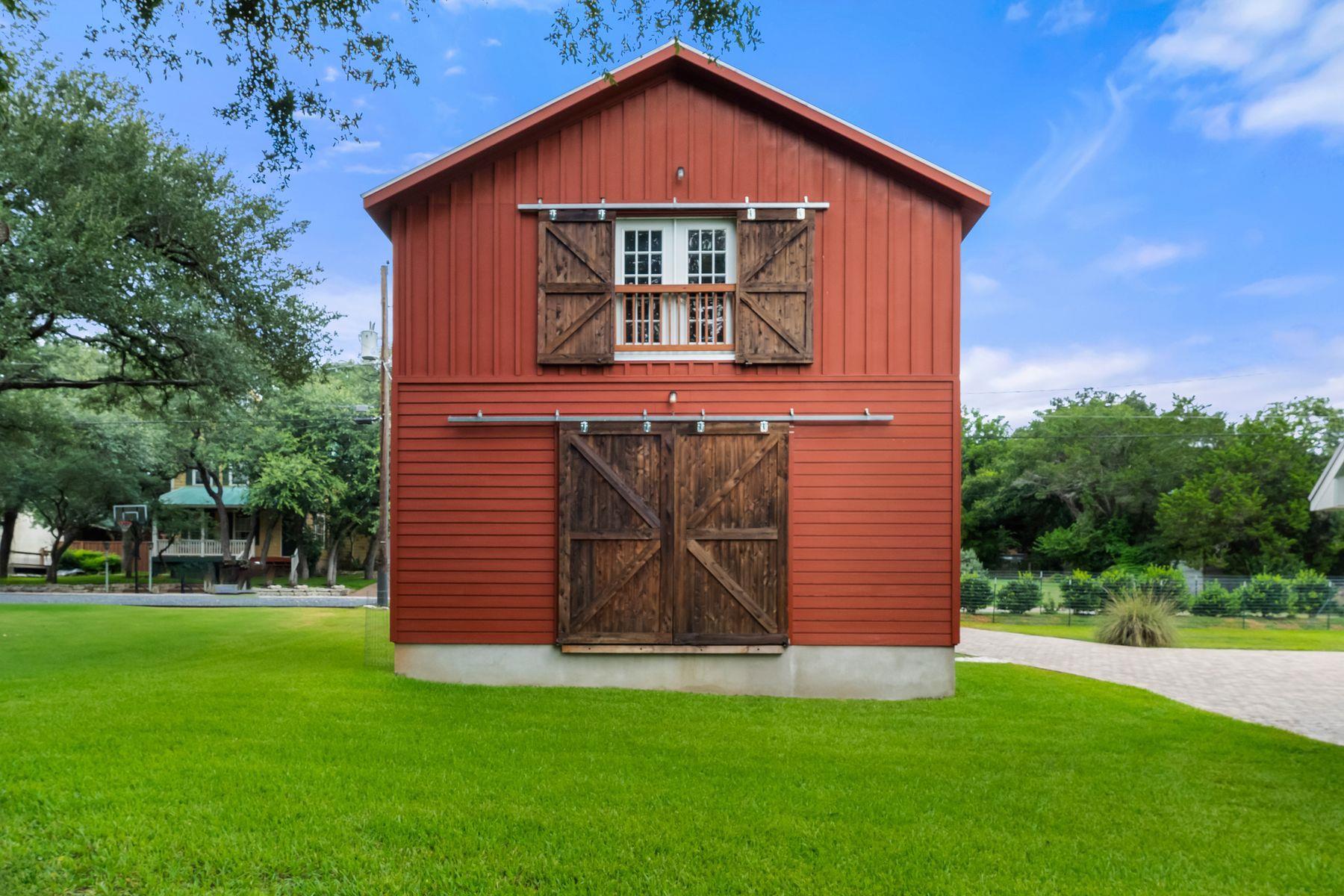 2703 De Soto DR