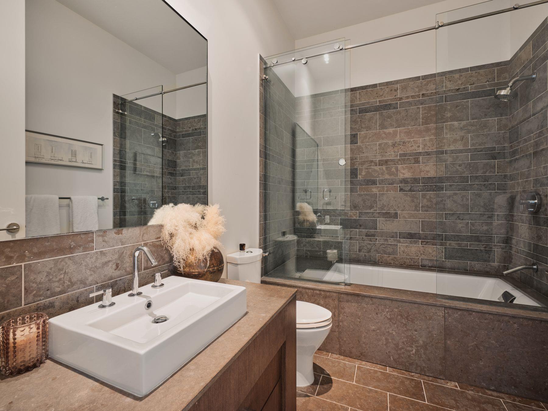 210 Lavaca ST # 3504