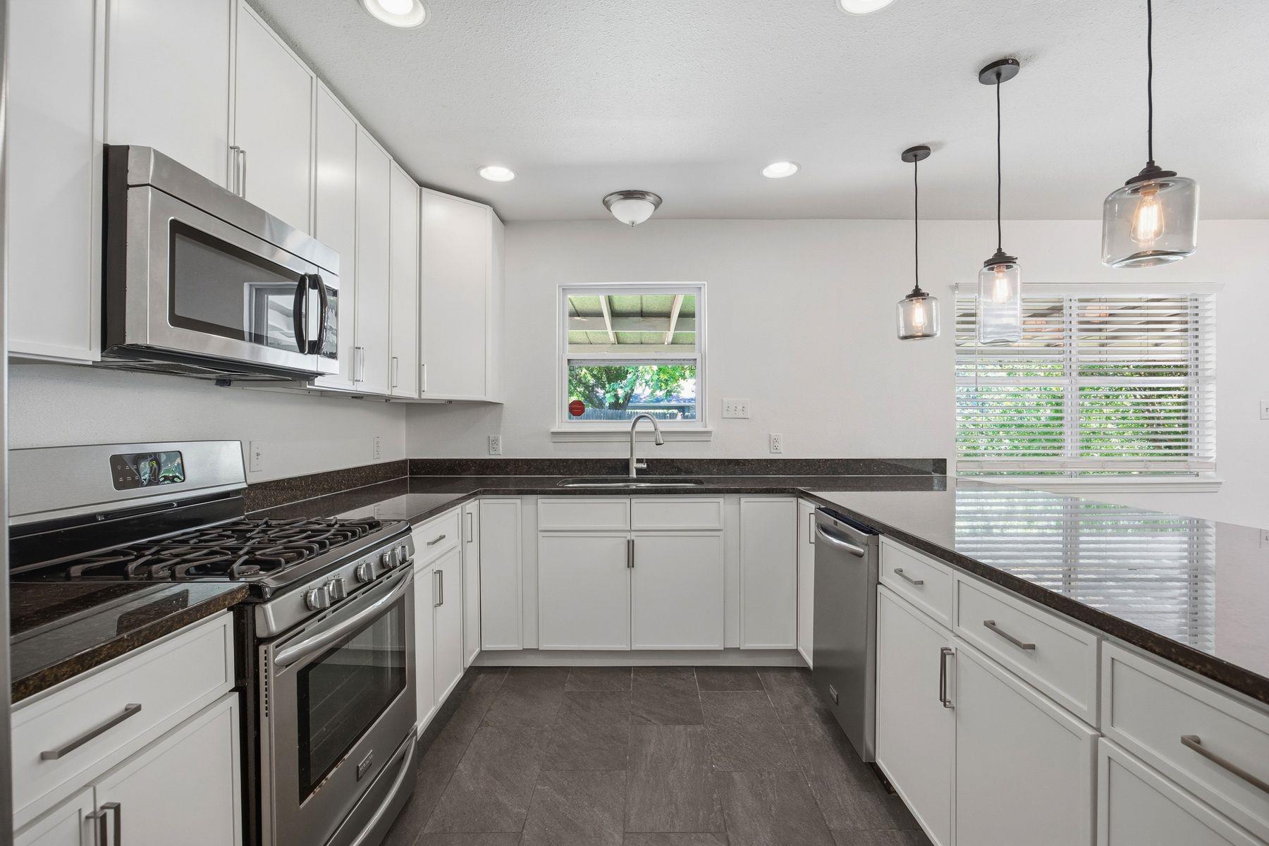 5114 Emerald Forest DR