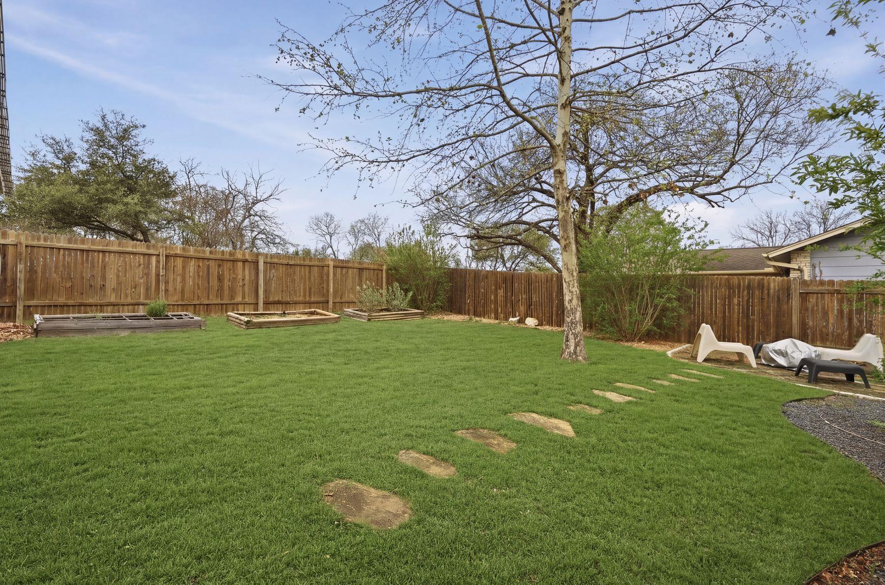 5114 Emerald Forest DR
