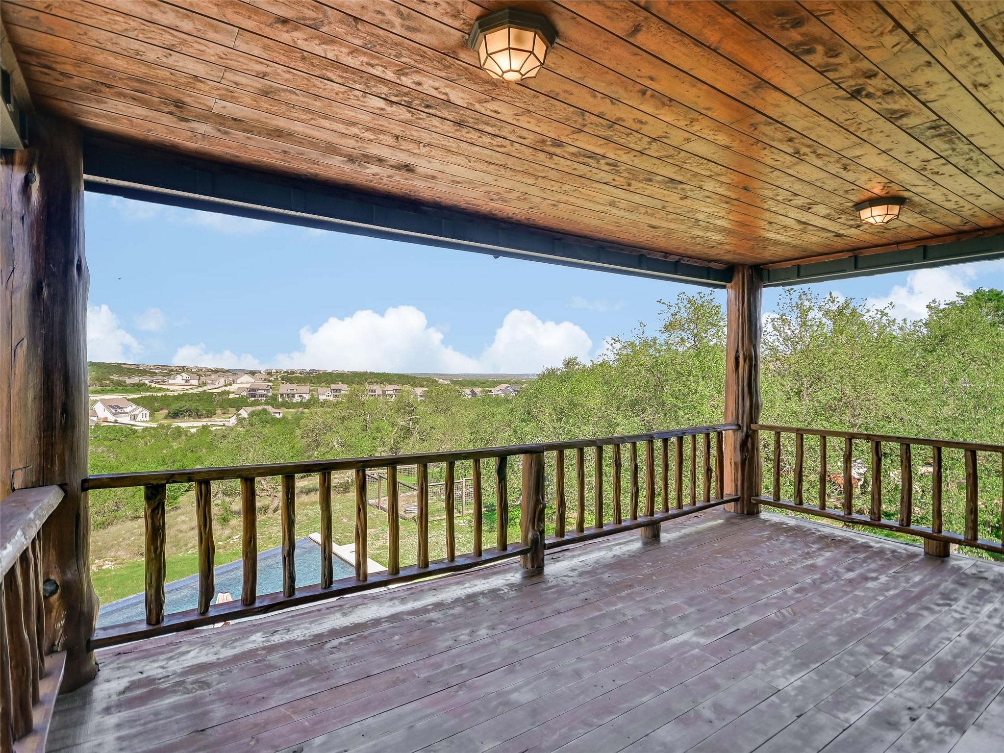 303 N Canyonwood DR