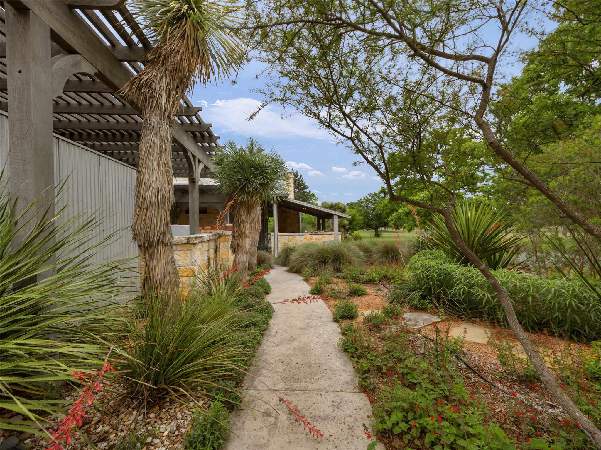1163 Big Bend LN