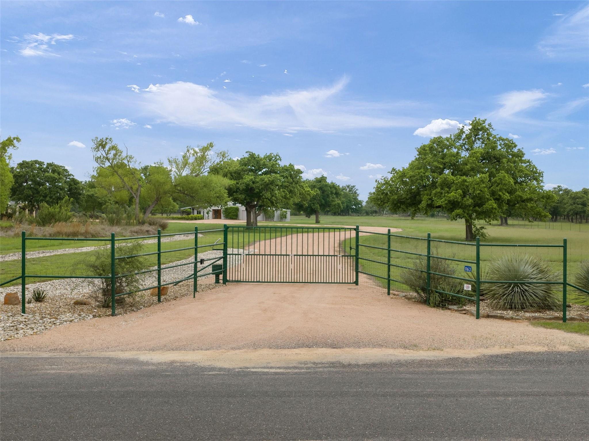 1163 Big Bend LN