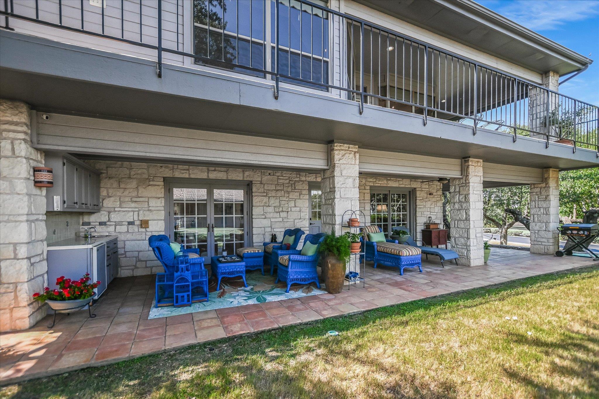 1311 Clayton Nolen DR