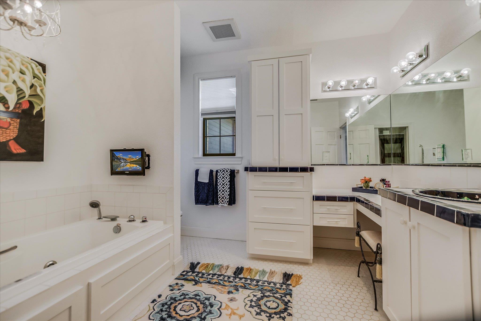 1311 Clayton Nolen DR