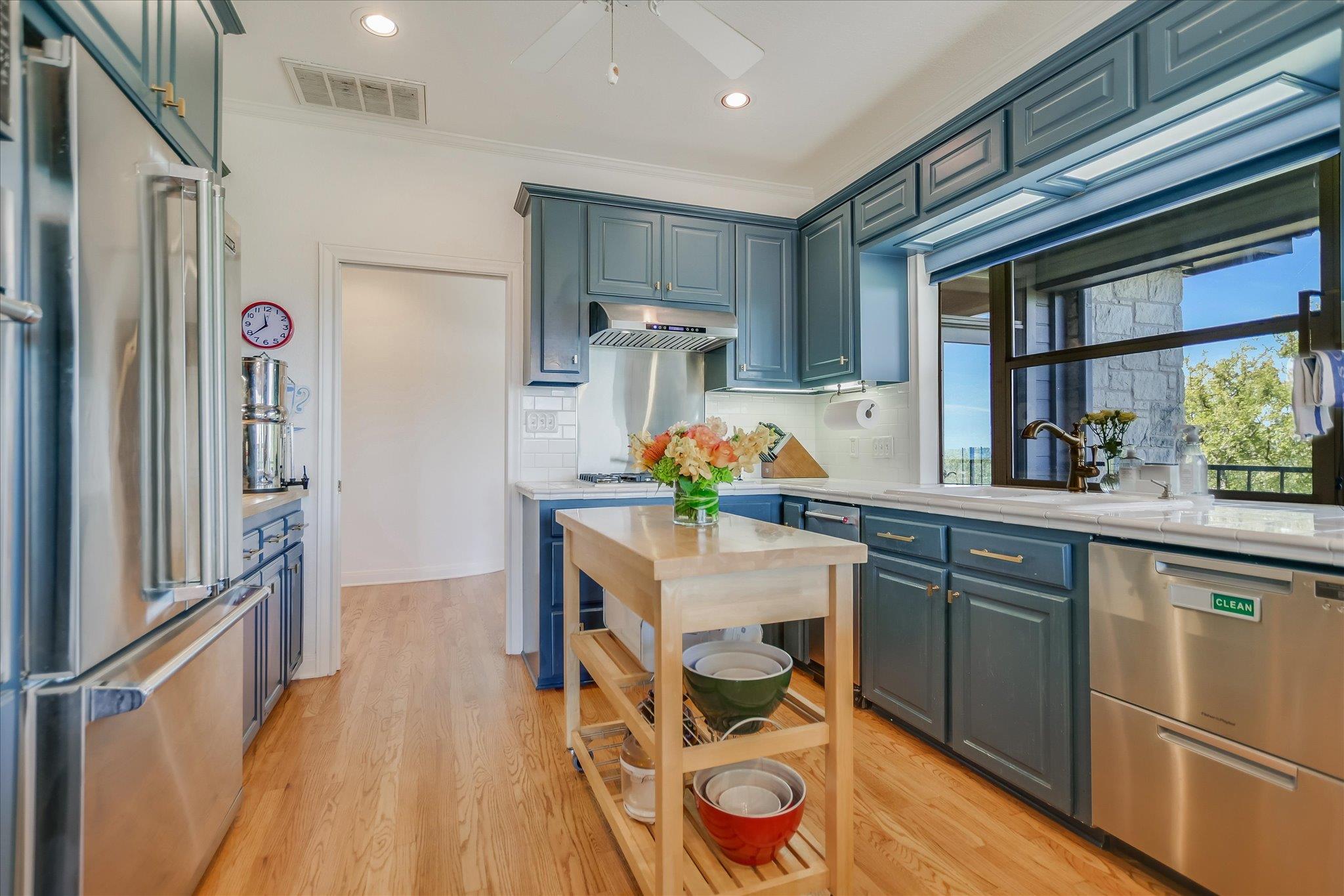 1311 Clayton Nolen DR
