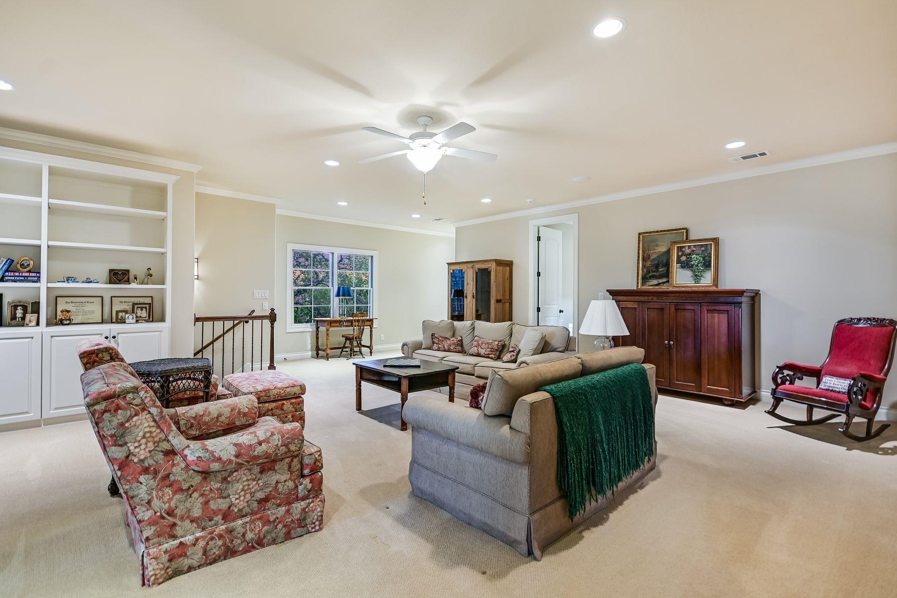 3004 Travis Lakeside DR