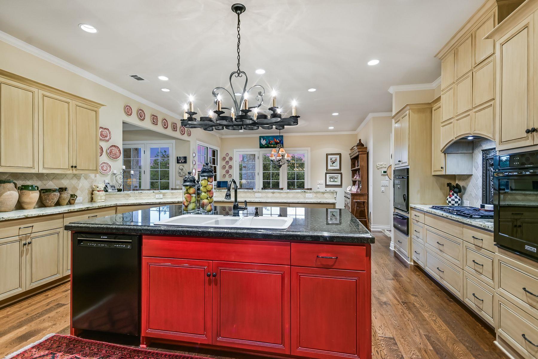 3004 Travis Lakeside DR