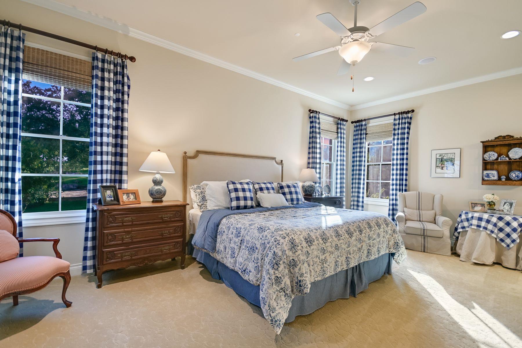 3004 Travis Lakeside DR