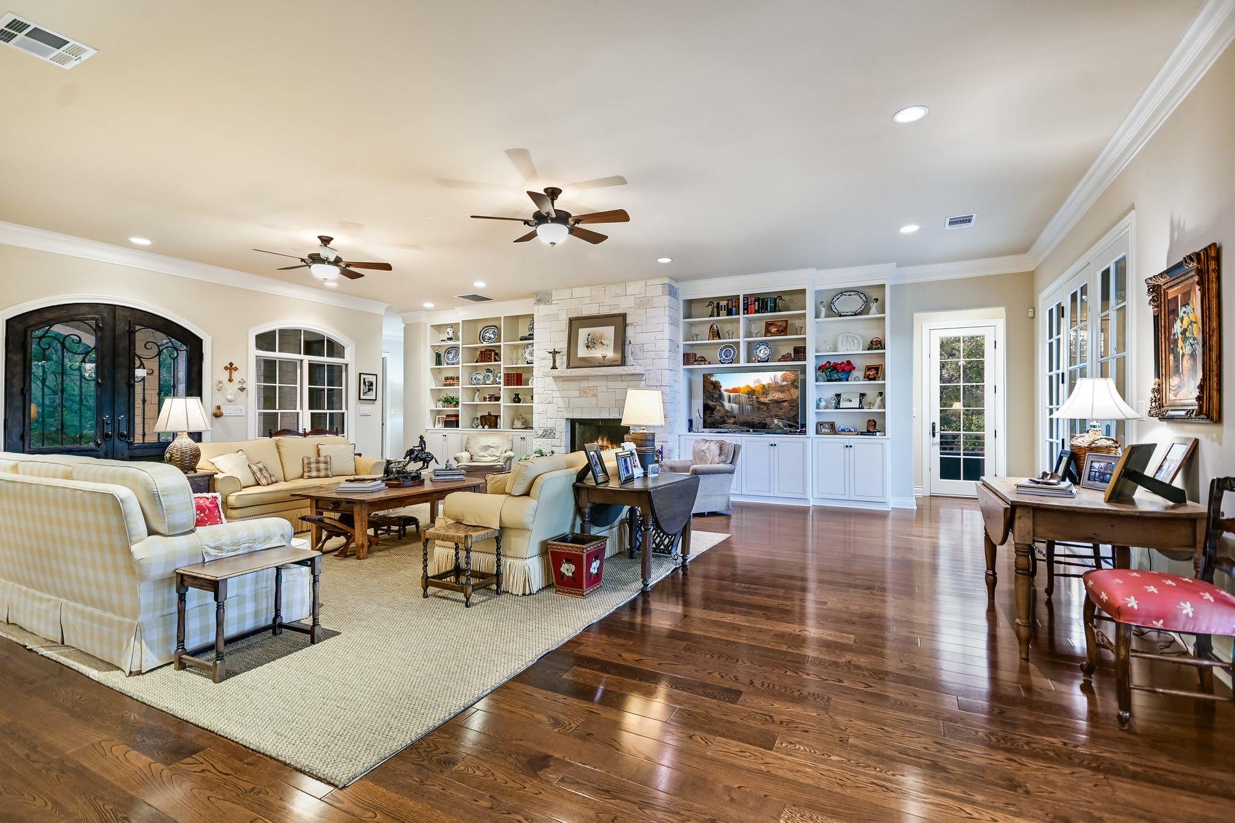 3004 Travis Lakeside DR