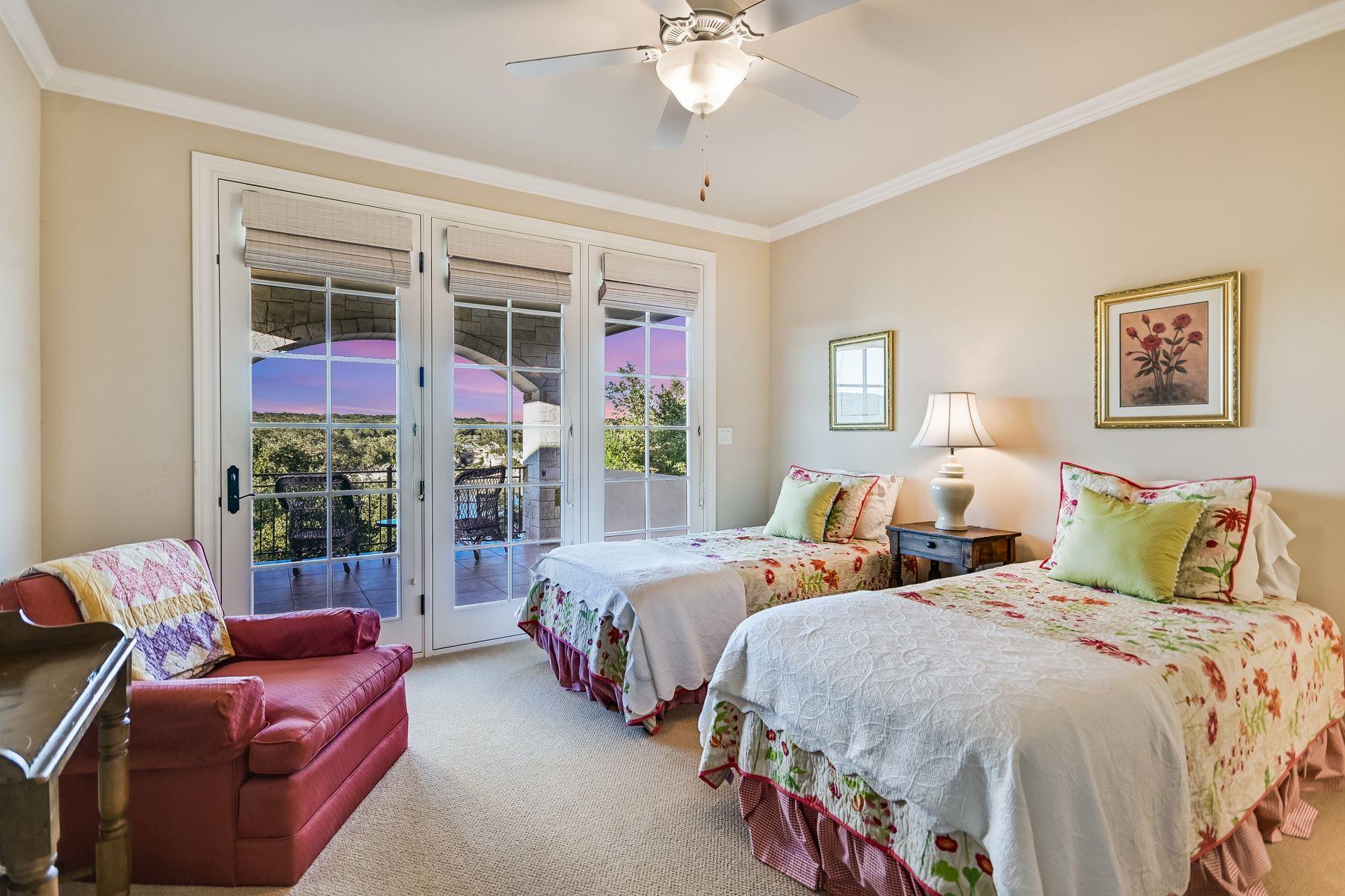 3004 Travis Lakeside DR