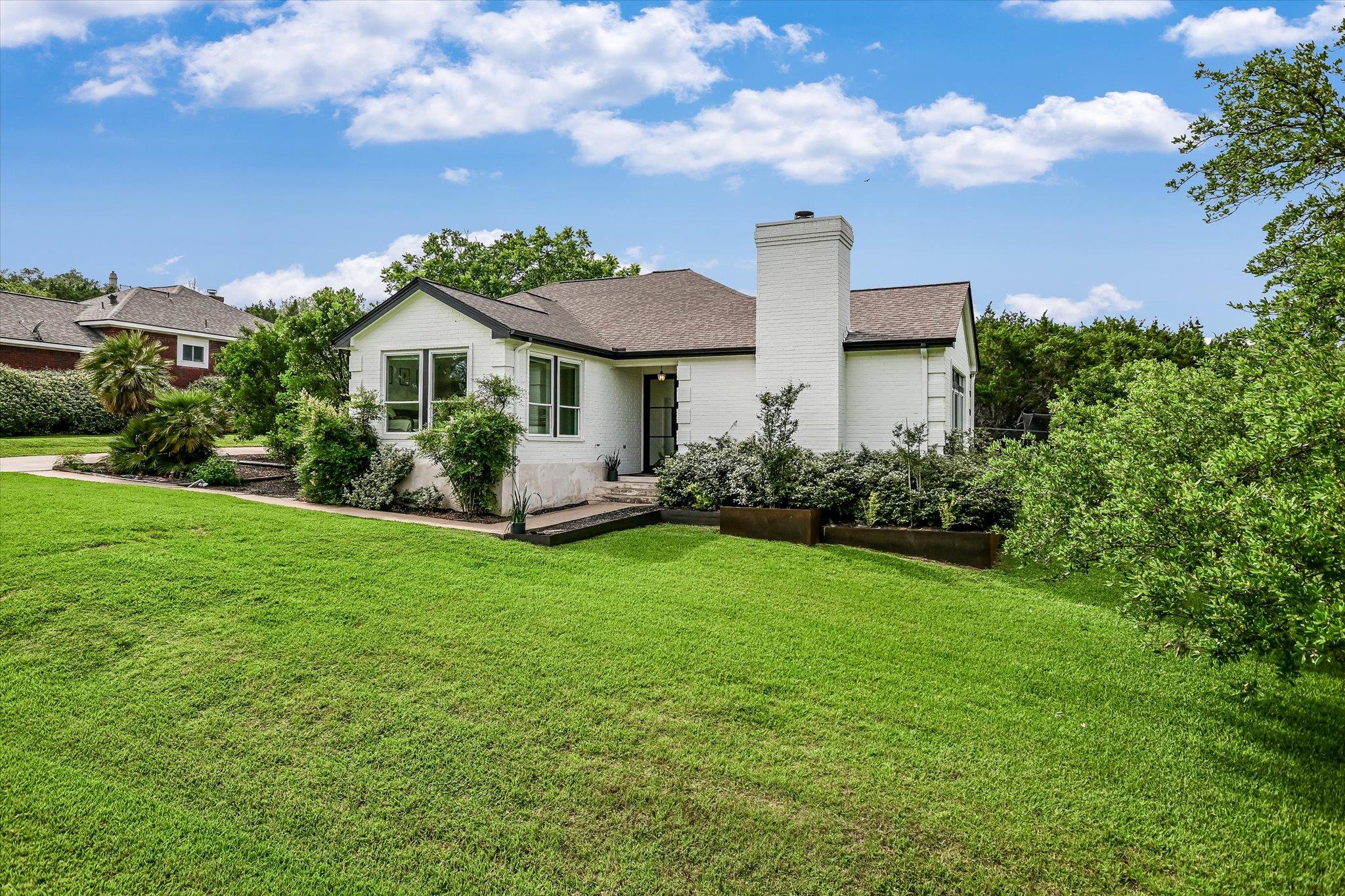 621 Peterson LN