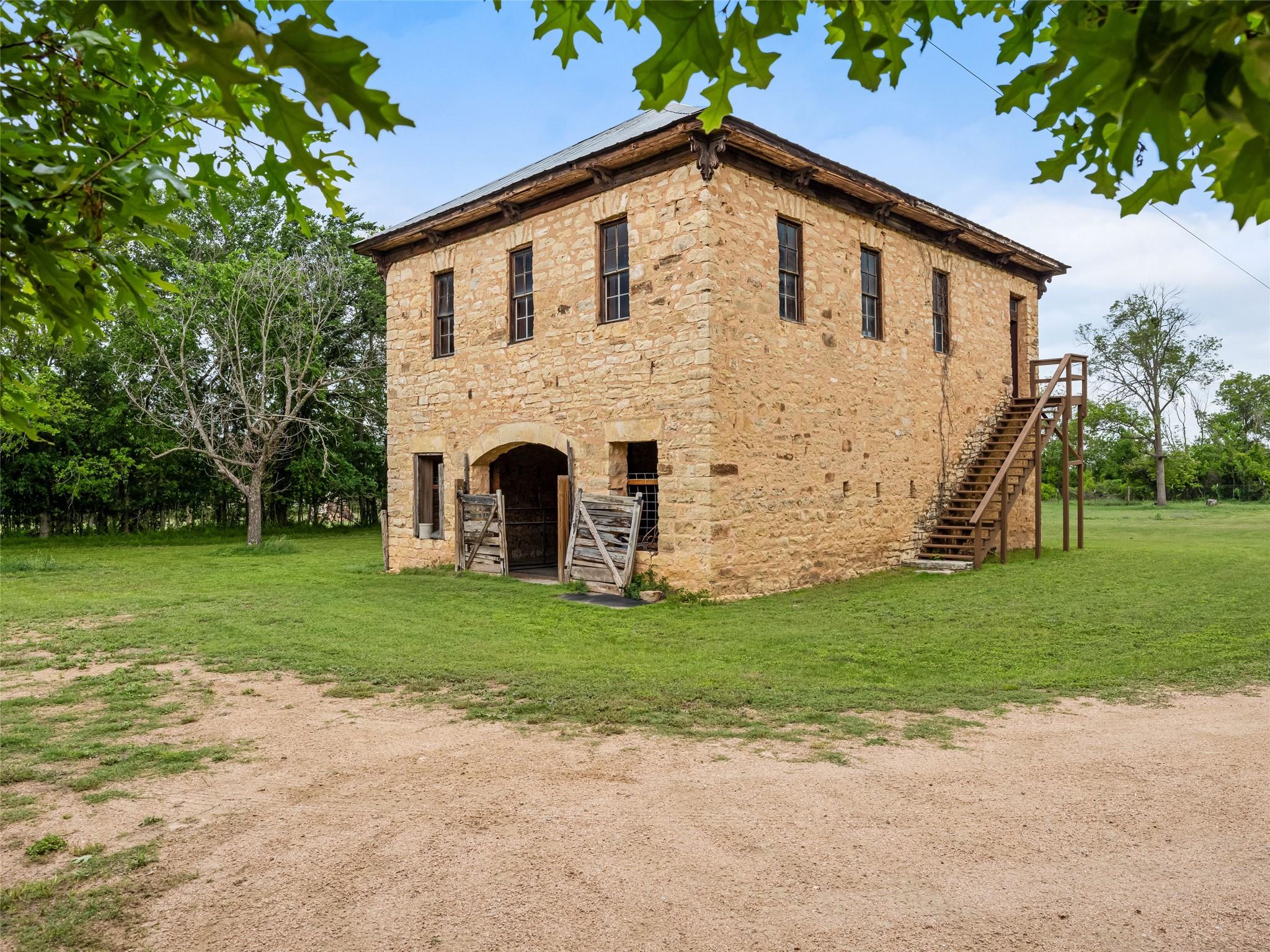 426 E Ranch Road 962 East