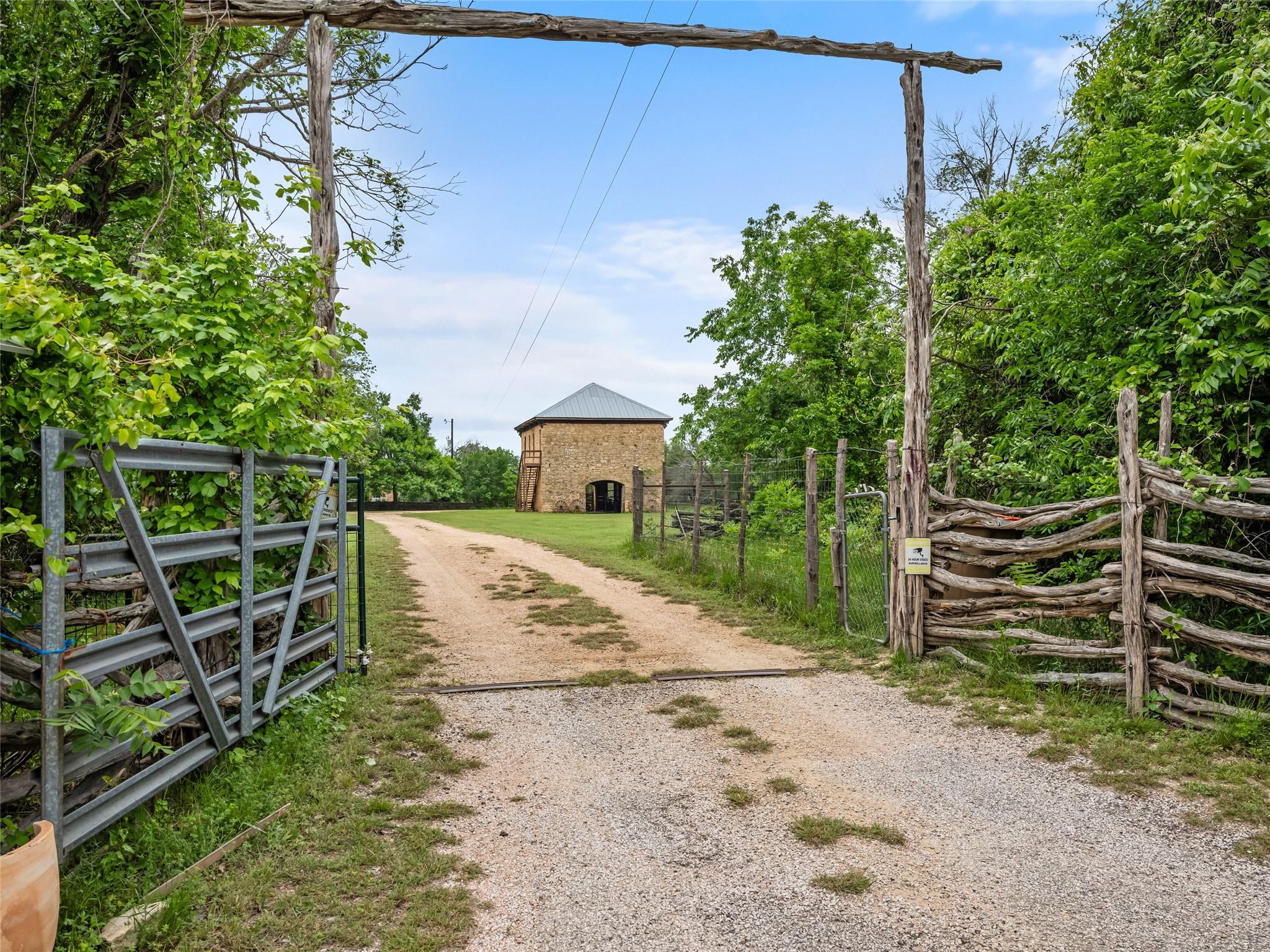 426 E Ranch Road 962 East