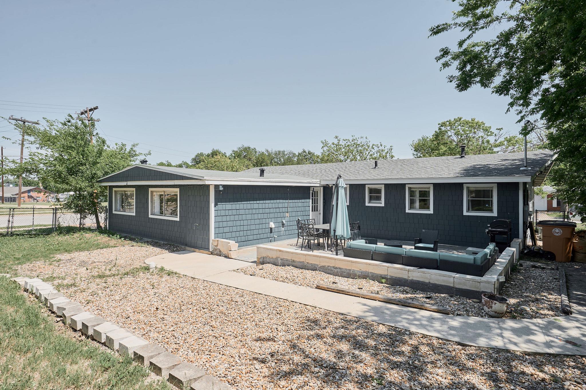 7706 Delafield LN