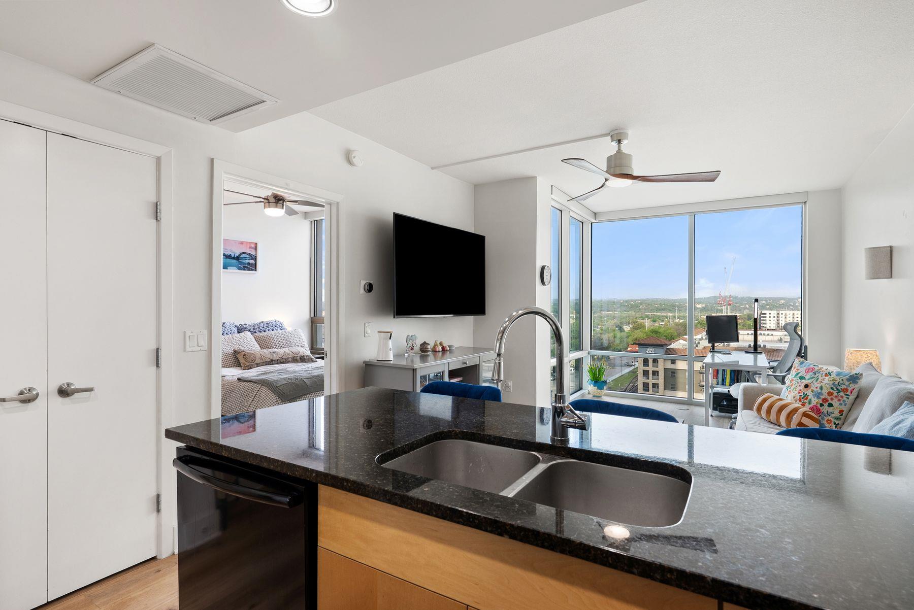 300 Bowie ST # 1006