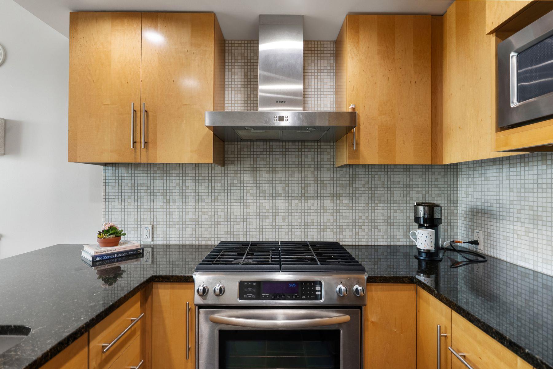 300 Bowie ST # 1006