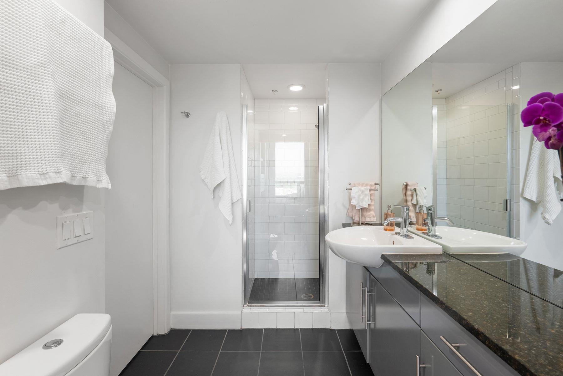 300 Bowie ST # 1006