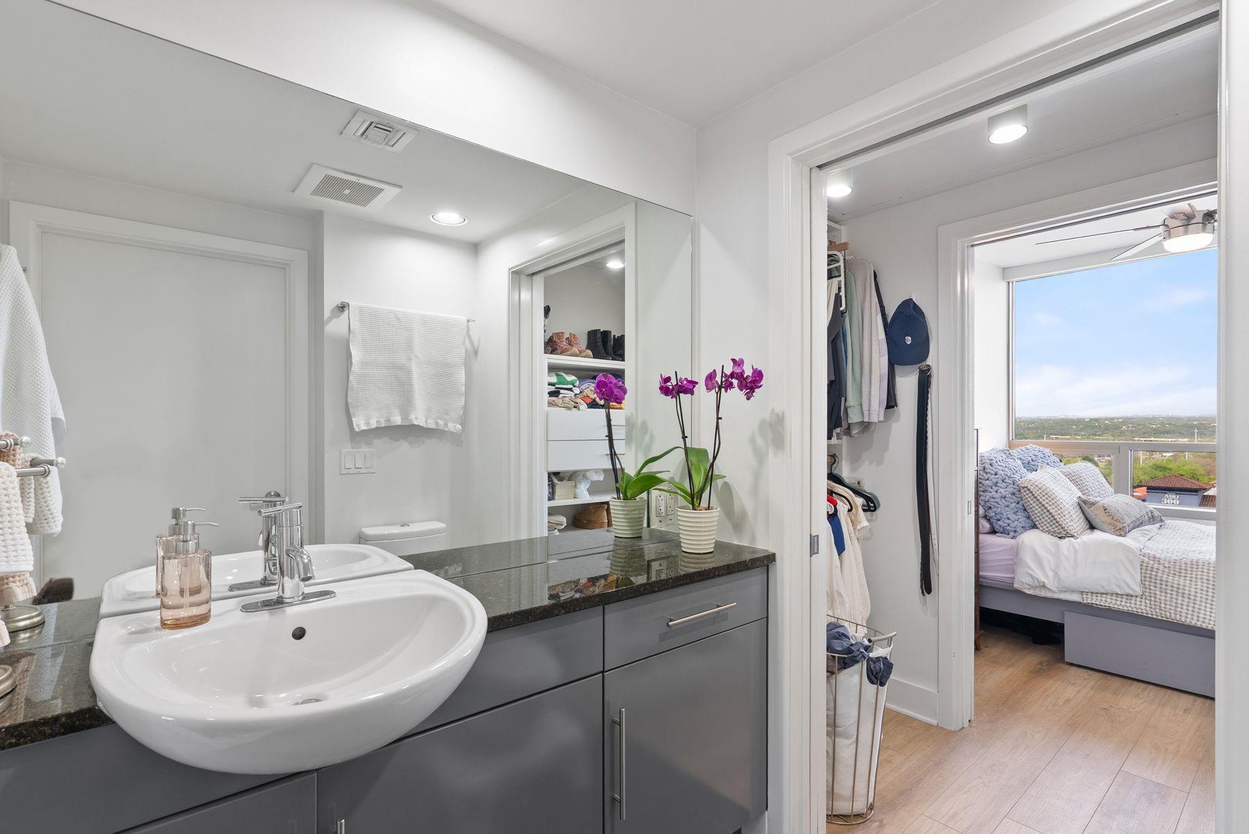 300 Bowie ST # 1006
