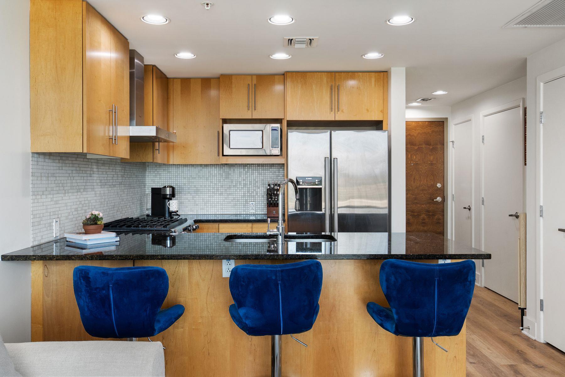 300 Bowie ST # 1006