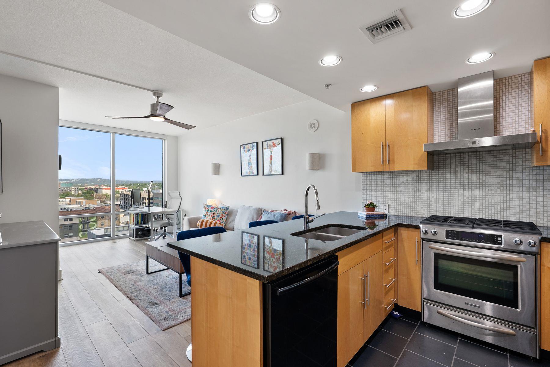 300 Bowie ST # 1006