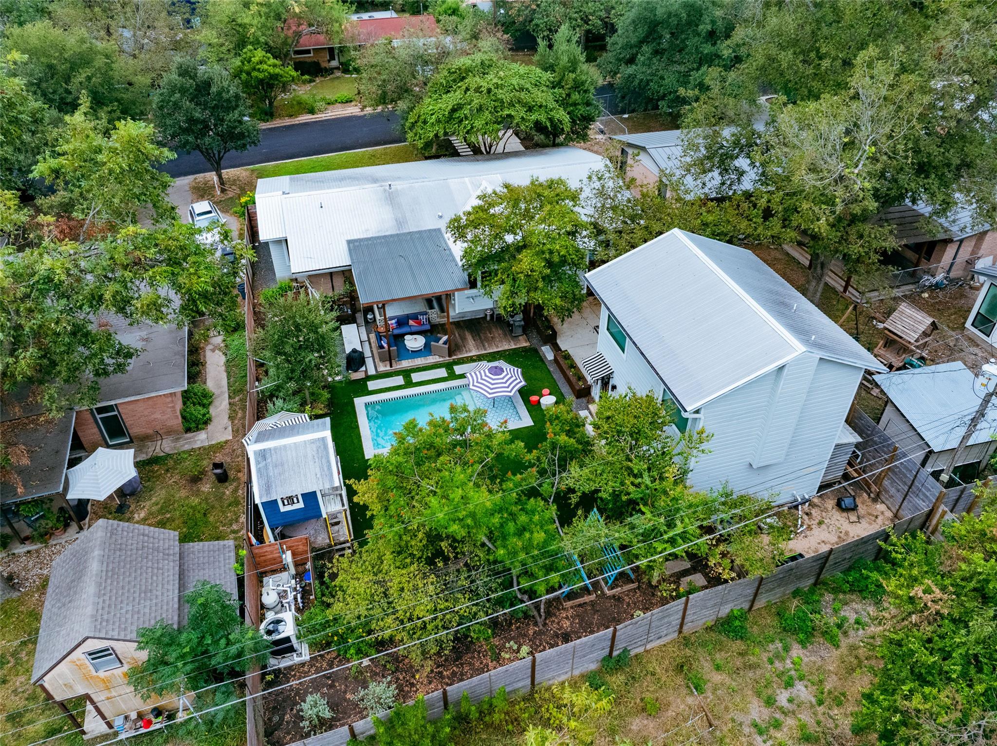 1600 Larkwood DR