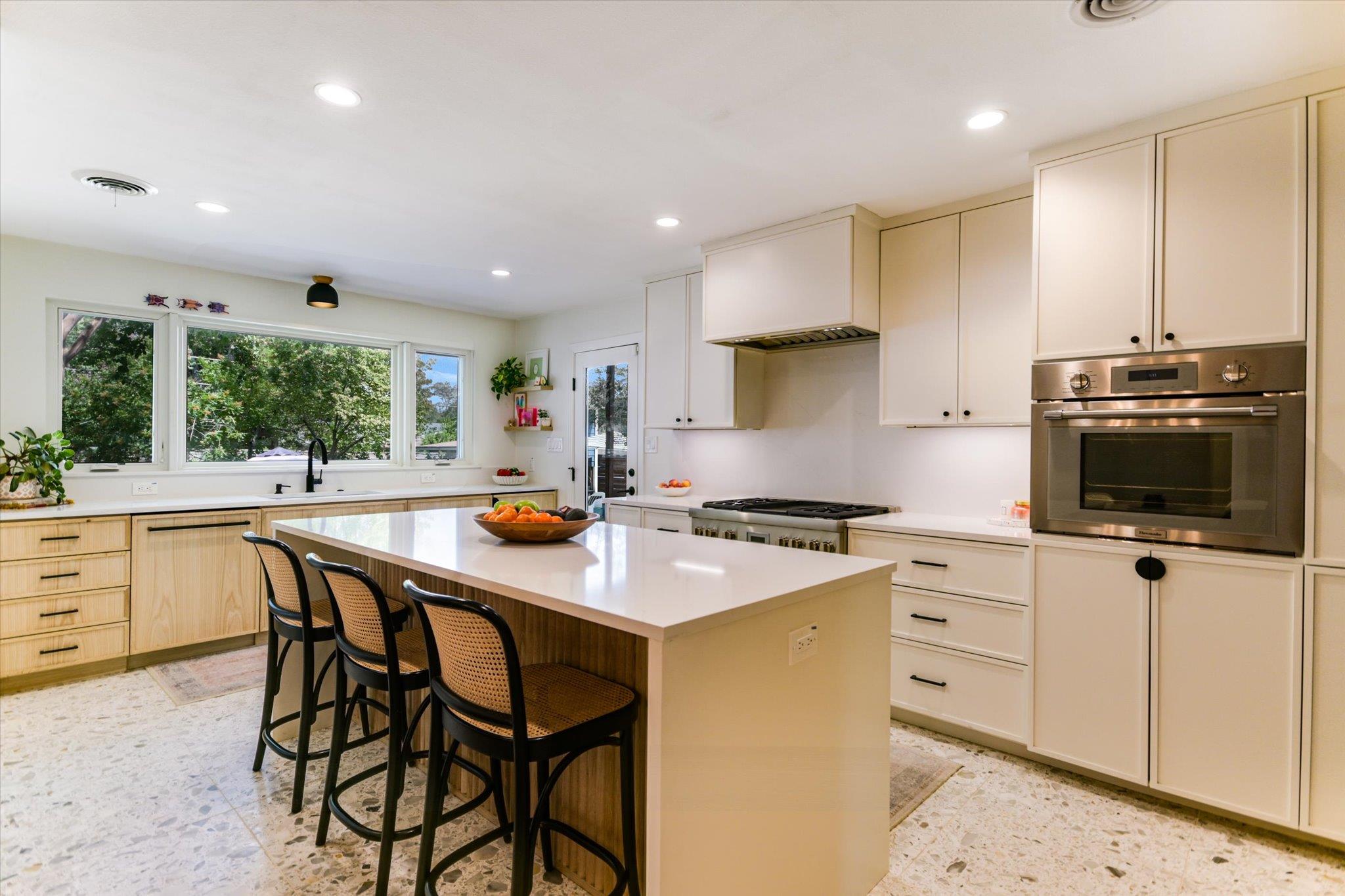 1600 Larkwood DR