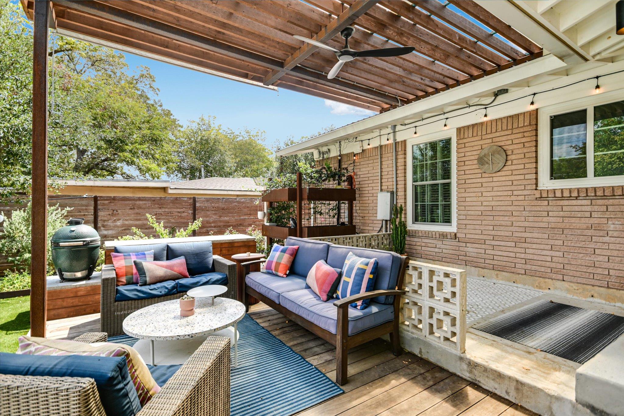 1600 Larkwood DR