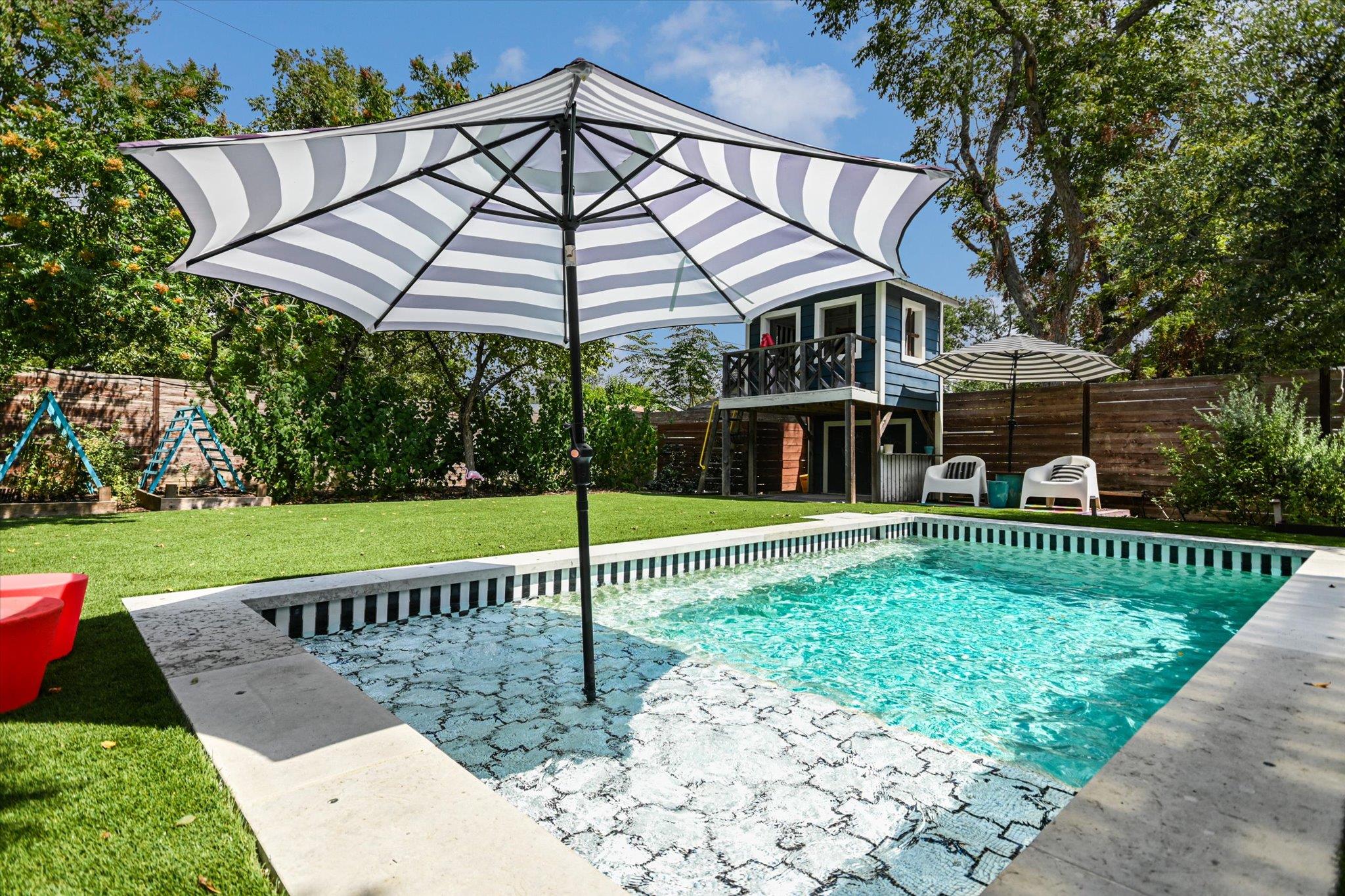 1600 Larkwood DR