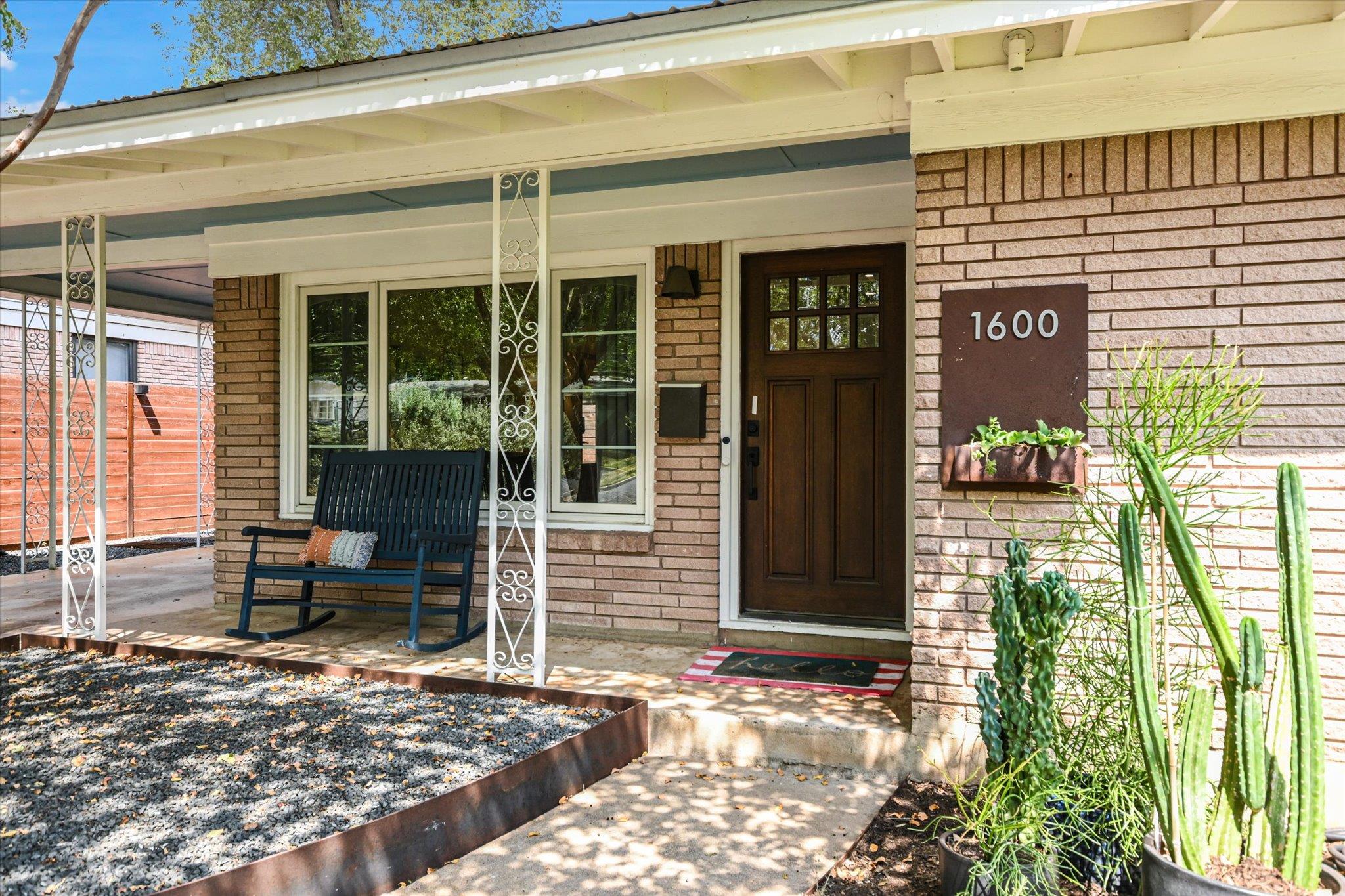 1600 Larkwood DR